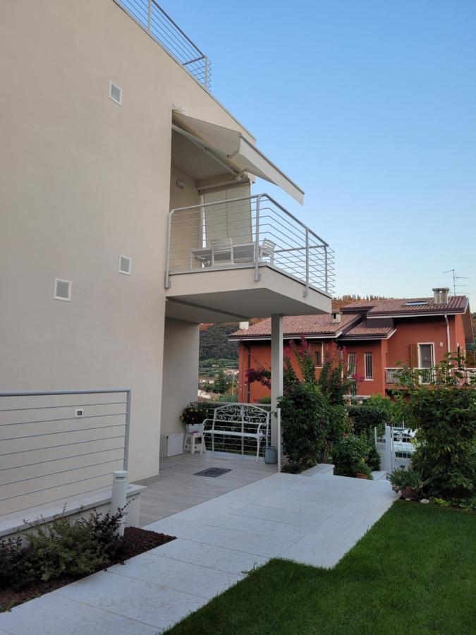 Garda View - Nuovo Appartamento Con Solarium Vista Lago Экстерьер фото