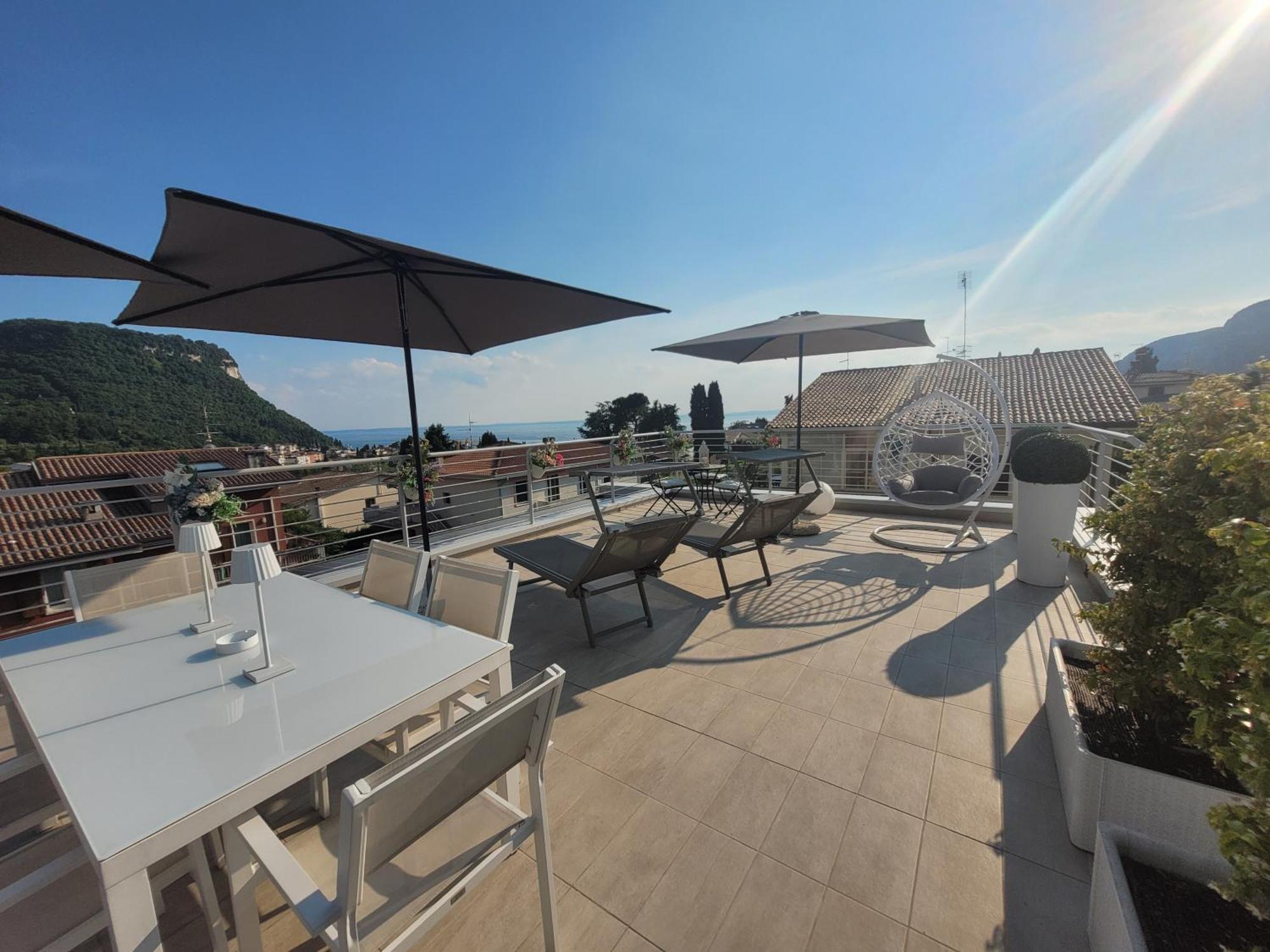 Garda View - Nuovo Appartamento Con Solarium Vista Lago Экстерьер фото